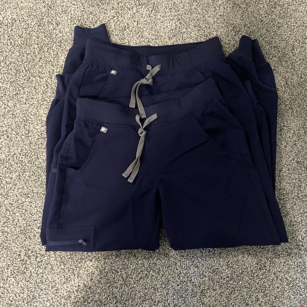 2 pairs Figs Zamora scrub pants size extra small
